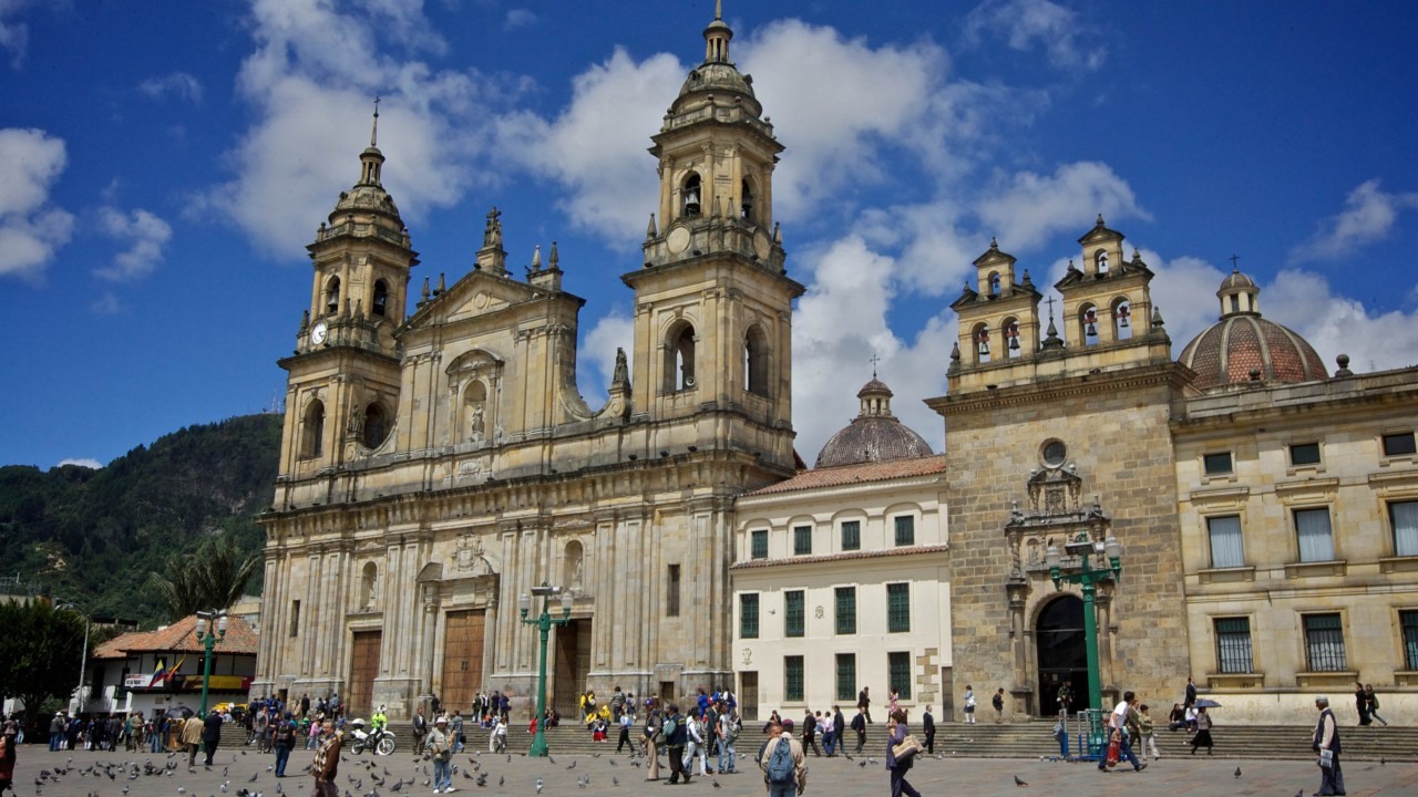 Catedral Primada y Plaza de Bolívar en Bogotá