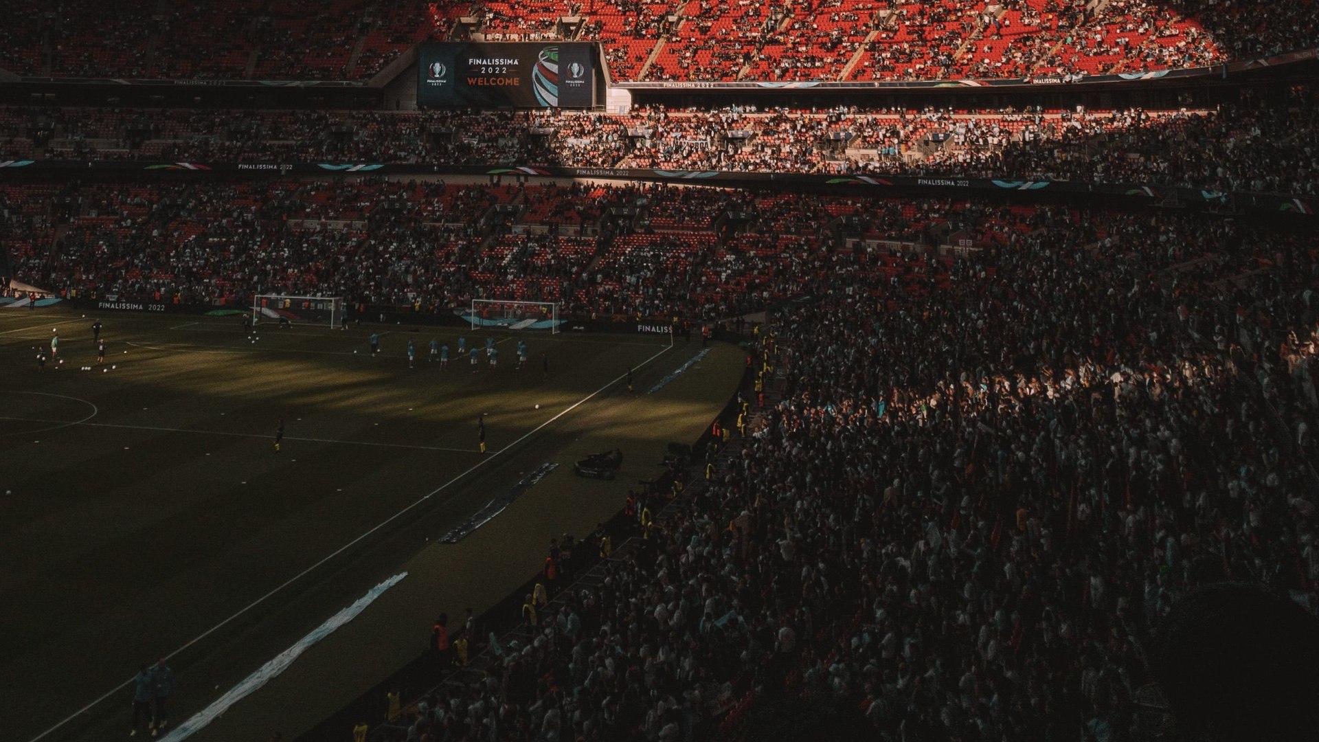 Vista de la cancha y las tribunas del estadio de Wembley