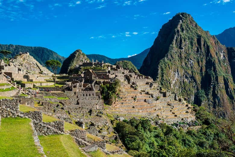 Ciudadela de Machu Picchu entre montañas