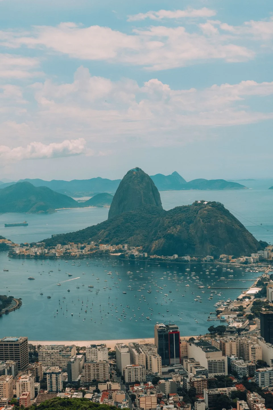 Pan de Azúcar y bahía de Botafogo en Río de Janeiro