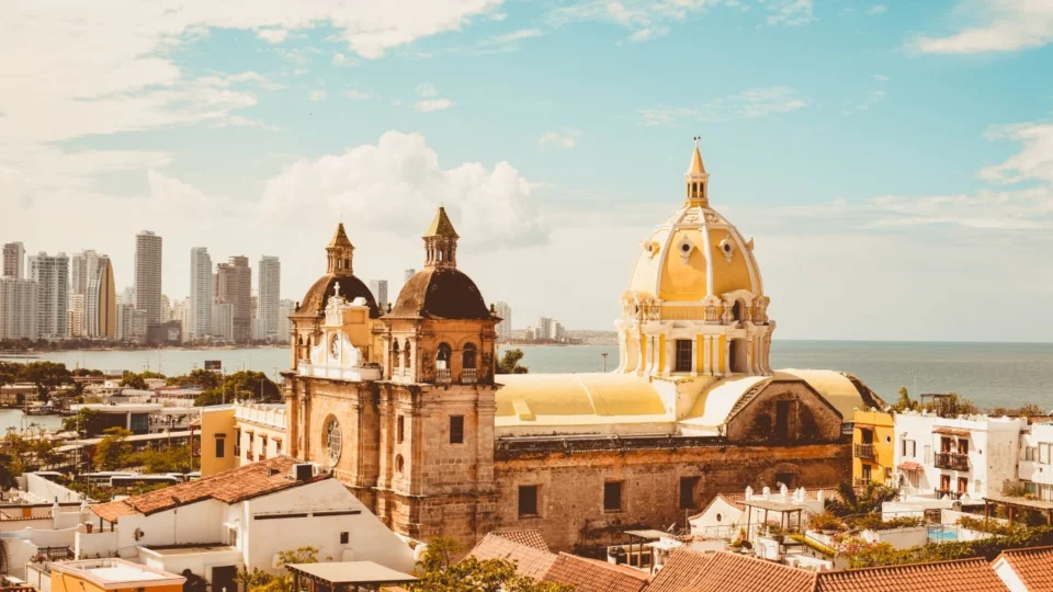 Torre del Reloj y arquitectura del centro histórico de Cartagena
