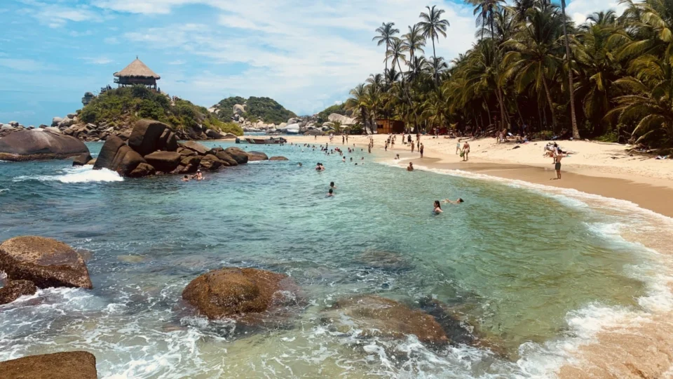 Playa de Cabo San Juan y su mirador en el Parque Tayrona