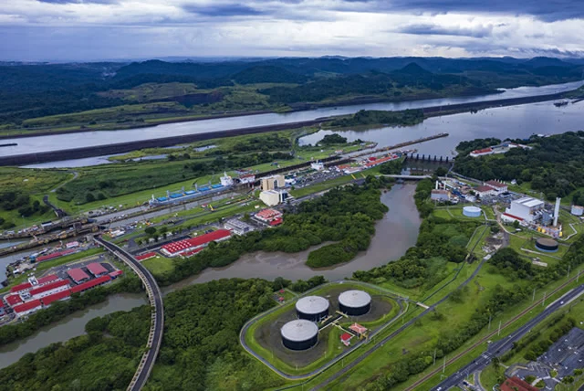 Vista aérea de las esclusas del Canal de Panamá