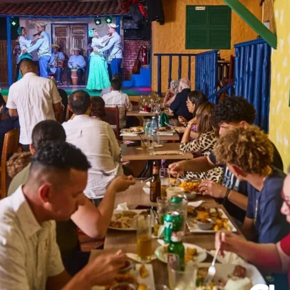 Cena con presentación cultural panameña