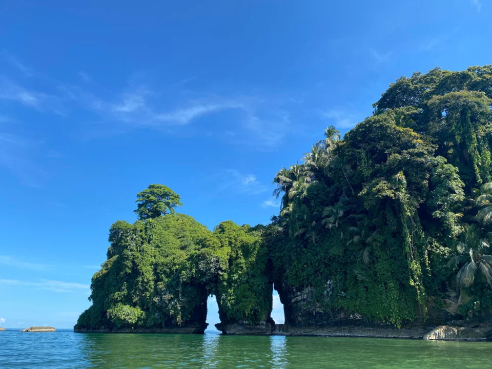 Formación rocosa de Isla Pájaros, Bocas del Toro