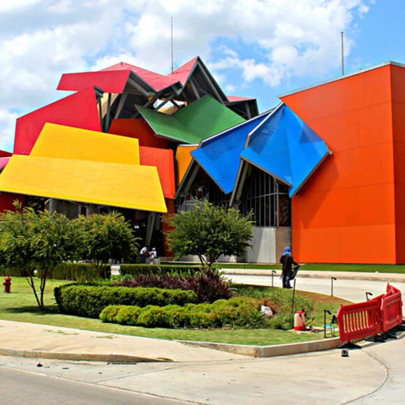 Arquitectura de colores del Biomuseo de Panamá