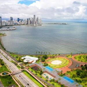 Vista de la bahía y la ciudad desde el mirador Poin