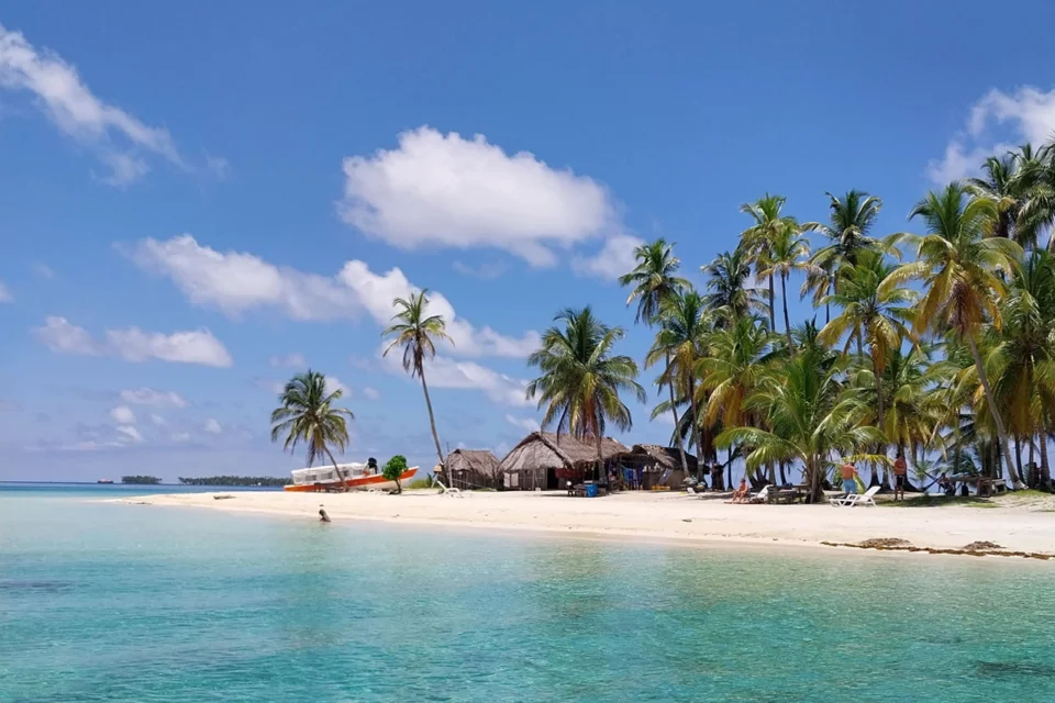 Playa e islas del archipiélago de San Blas