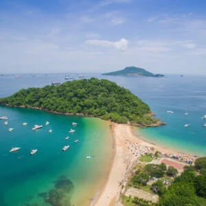 Vista de Isla Taboga y su playa